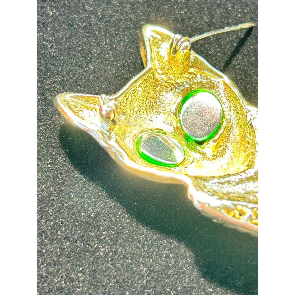Vintage AJC Egyptian Cat Brooch Gold Tone Matte Finish Green Eyes Pin - Picture 5 of 9